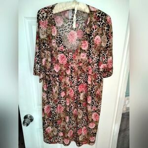 Leopard Dear Scarlett v neck adorable rose 🌹 mini dress size Large Nwot